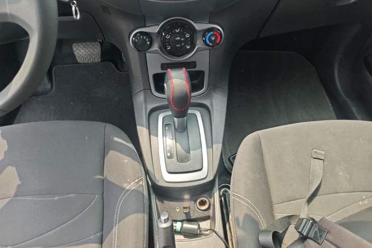 Used Ford Fiesta 2013 Hatchback 1.5L Automatic Fashion Edition Gear Lever
