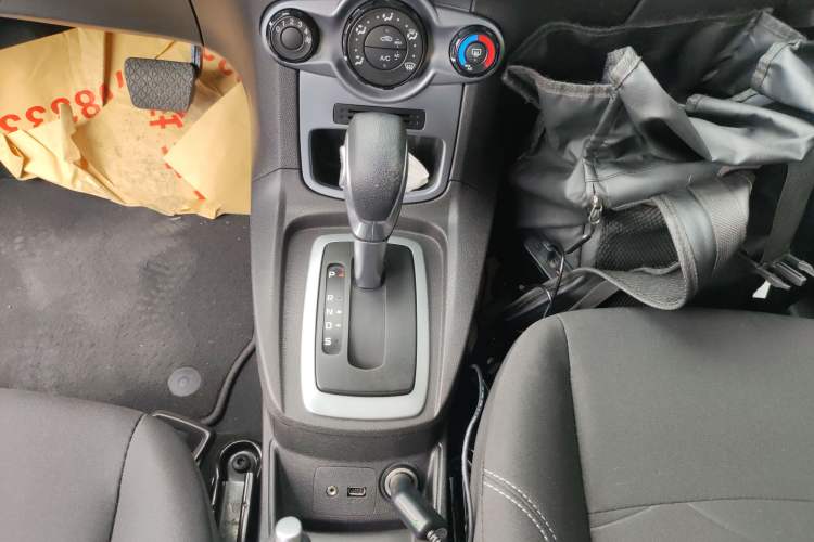 Used Ford Fiesta 2013 Hatchback 1.5L Automatic Fashion Edition Gear Lever