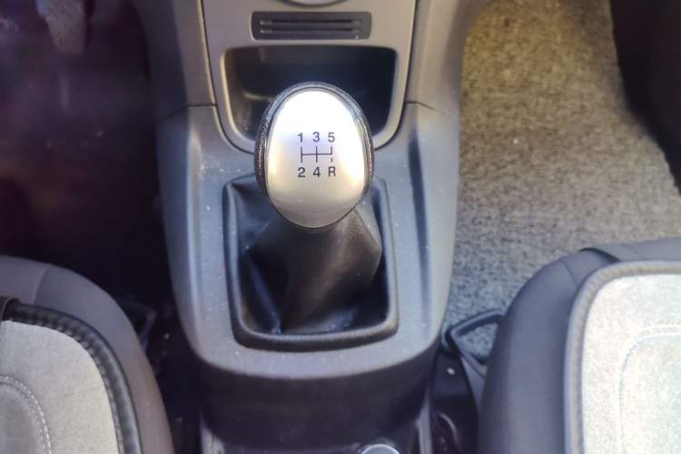 Used Ford Fiesta 2013 Sedan 1.5L Manual Fashion Edition Gear Lever