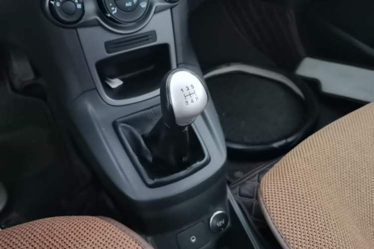Used Ford Fiesta 2013 Sedan 1.5L Manual Fashion Edition Gear Lever