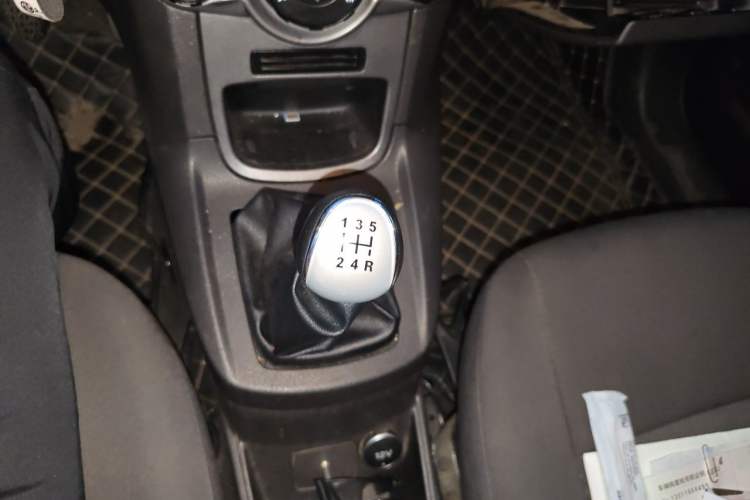 Used Ford Fiesta 2013 Hatchback 1.5L Manual Fashion Edition Gear Lever