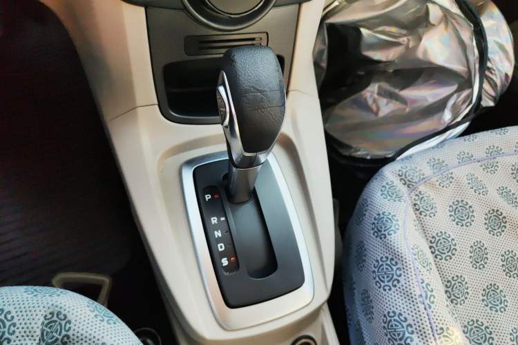 Used Ford Fiesta 2013 Sedan 1.5L Automatic Fashion Edition Gear Lever