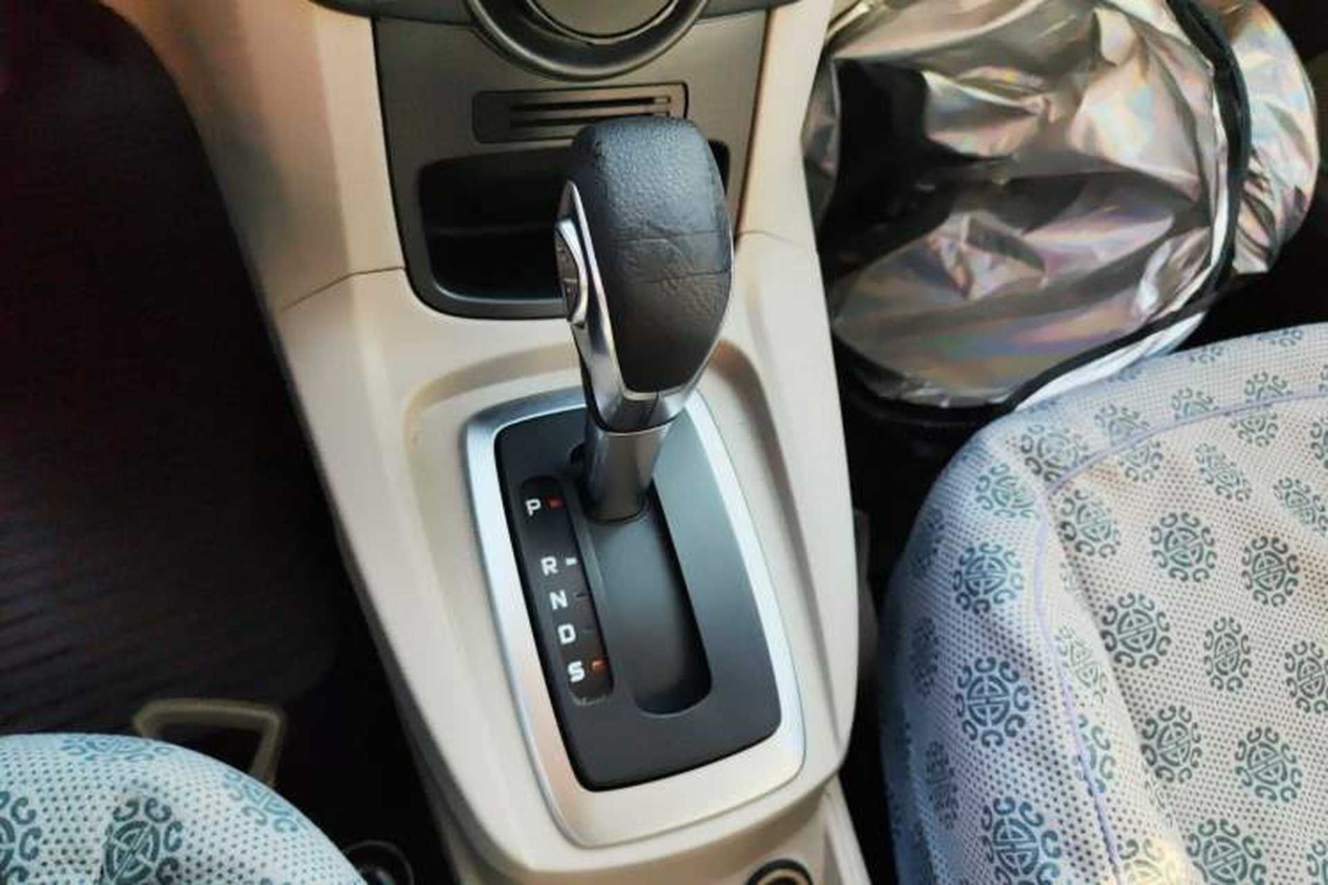 Used Ford Fiesta 2013 Sedan 1.5L Automatic Fashion Edition Gear Lever