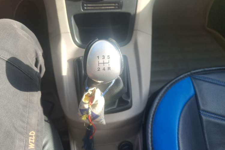 Used Ford Fiesta 2013 Sedan 1.5L Manual Fashion Edition Gear Lever