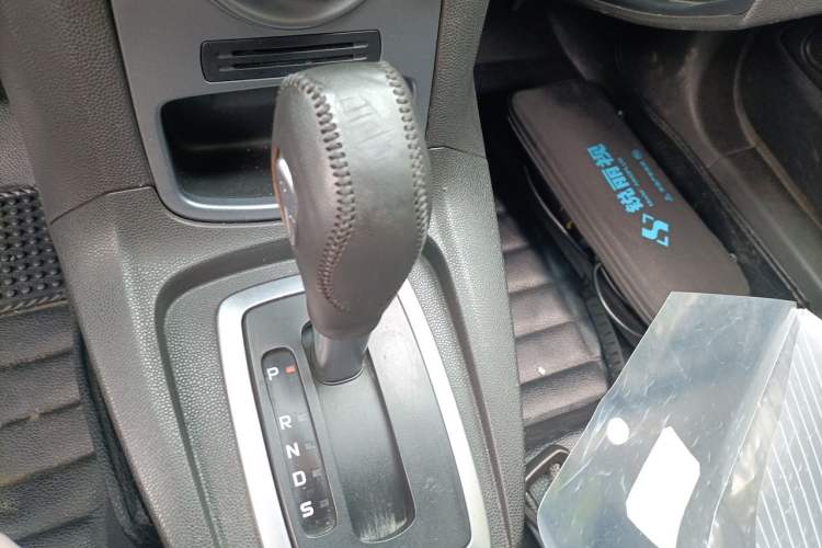 Used Ford Fiesta 2013 Hatchback 1.5L Automatic Fashion Edition Gear Lever