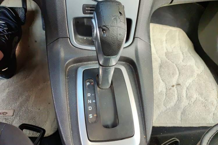 Used Ford Fiesta 2013 Hatchback 1.5L Automatic Fashion Edition Gear Lever