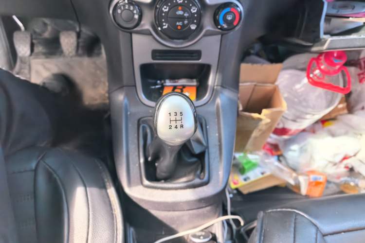 Used Ford Fiesta 2013 Hatchback 1.5L Manual Fashion Edition Gear Lever