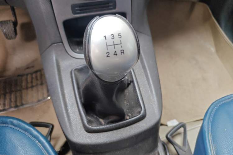 Used Ford Fiesta 2013 Hatchback 1.5L Manual Fashion Edition Gear Lever