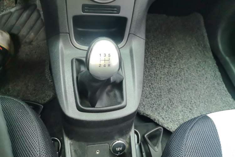 Used Ford Fiesta 2013 Hatchback 1.5L Manual Fashion Edition Gear Lever