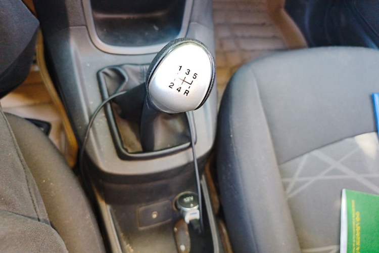 Used Ford Fiesta 2013 Hatchback 1.5L Manual Fashion Edition Gear Lever