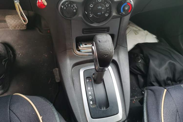 Used Ford Fiesta 2013 Hatchback 1.5L Automatic Fashion Edition Gear Lever