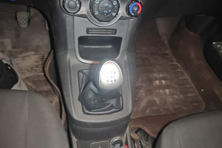 Used Ford Fiesta 2013 Hatchback 1.5L Manual Fashion Edition Gear Lever