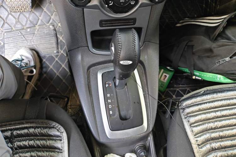 Used Ford Fiesta 2013 Hatchback 1.5L Automatic Fashion Edition Gear Lever