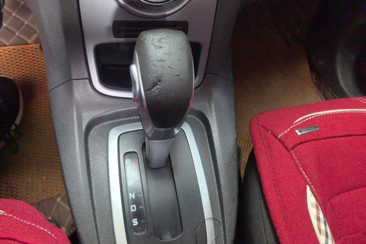 Used Ford Fiesta 2013 Hatchback 1.5L Automatic Fashion Edition Gear Lever