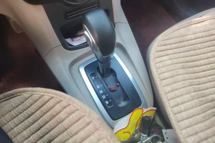 Used Ford Fiesta 2013 Sedan 1.5L Automatic Fashion Edition Gear Lever