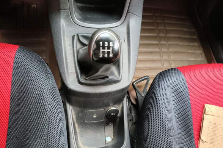 Used Ford Fiesta 2013 Hatchback 1.5L Manual Fashion Edition Gear Lever