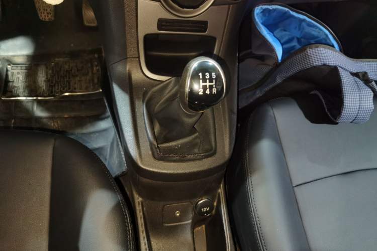 Used Ford Fiesta 2013 Hatchback 1.5L Manual Fashion Edition Gear Lever