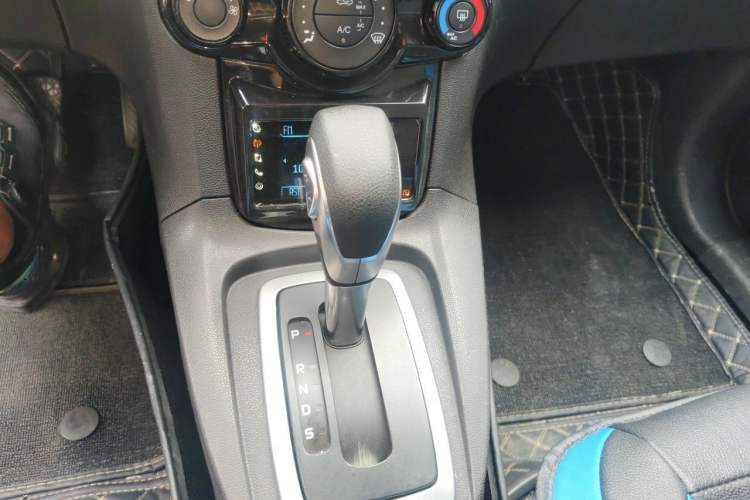 Used Ford Fiesta 2013 Hatchback 1.5L Automatic Fashion Edition Gear Lever