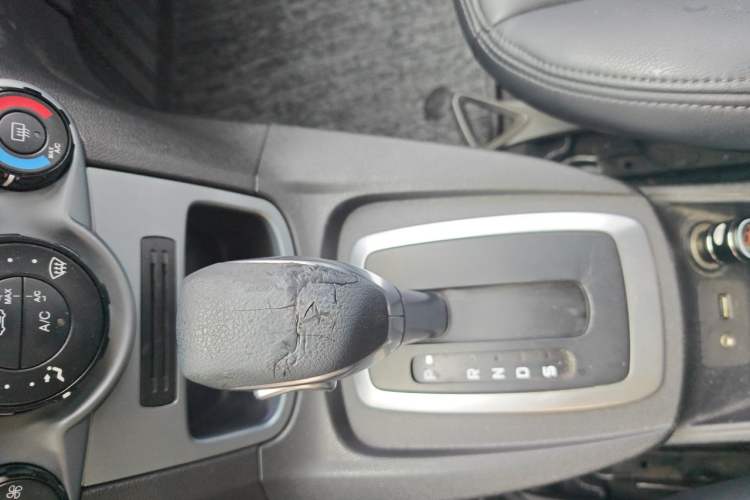 Used Ford Fiesta 2013 Hatchback 1.5L Automatic Fashion Edition Gear Lever