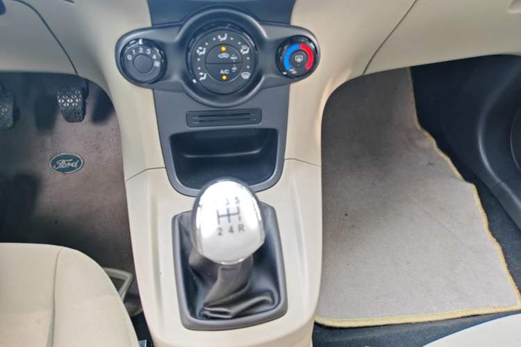 Used Ford Fiesta 2013 Sedan 1.5L Manual Fashion Edition Gear Lever