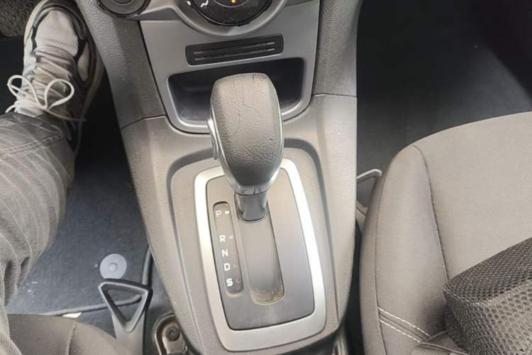 Used Ford Fiesta 2013 Hatchback 1.5L Automatic Fashion Edition Gear Lever