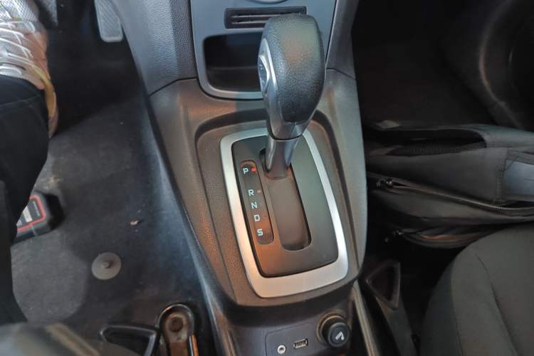 Used Ford Fiesta 2013 Hatchback 1.5L Automatic Fashion Edition Gear Lever