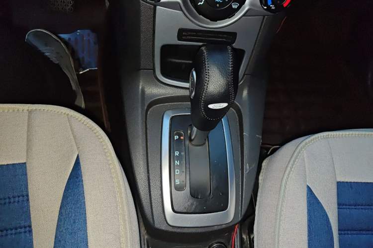 Used Ford Fiesta 2013 Hatchback 1.5L Automatic Fashion Edition Gear Lever