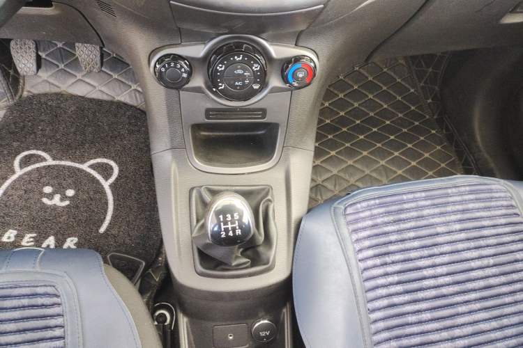 Used Ford Fiesta 2013 Hatchback 1.5L Manual Fashion Edition Gear Lever
