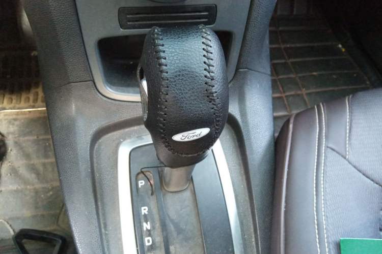 Used Ford Fiesta 2013 Hatchback 1.5L Automatic Fashion Edition Gear Lever