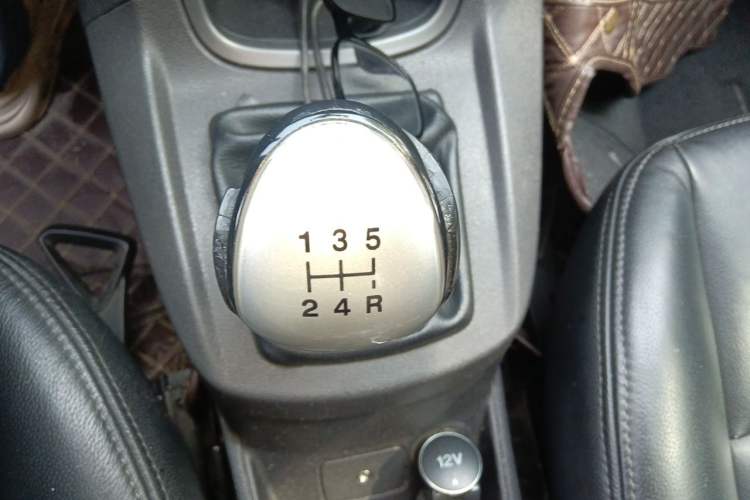 Used Ford Fiesta 2013 Sedan 1.5L Manual Fashion Edition Gear Lever