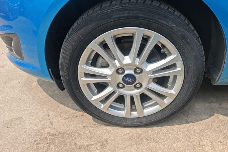 Used Ford Fiesta 2013 Hatchback 1.5L Automatic Fashion Edition Left Front Wheel Hub