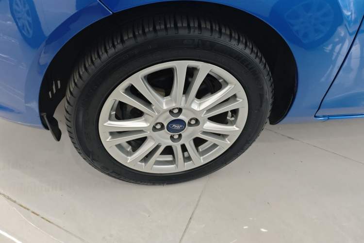 Used Ford Fiesta 2013 Hatchback 1.5L Automatic Prestige Model Left Front Wheel Hub