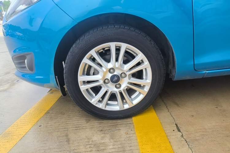 Used Ford Fiesta 2013 Hatchback 1.5L Automatic Fashion Edition Left Front Wheel Hub