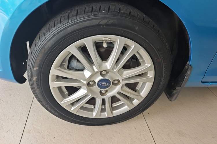 Used Ford Fiesta 2013 Hatchback 1.5L Automatic Fashion Edition Left Front Wheel Hub