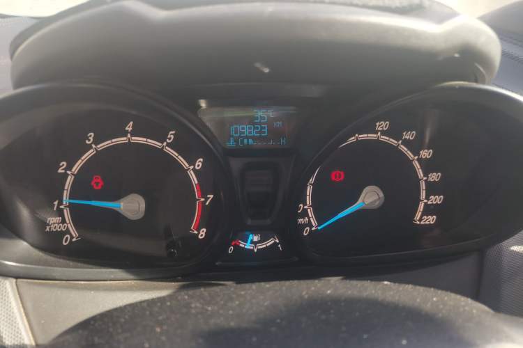 Used Ford Fiesta 2013 Sedan 1.5L Manual Fashion Edition Odometer Close Up