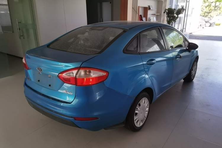 Used Ford Fiesta 2013 Sedan 1.5L Manual Fashion Edition Rear Right 45 Deg