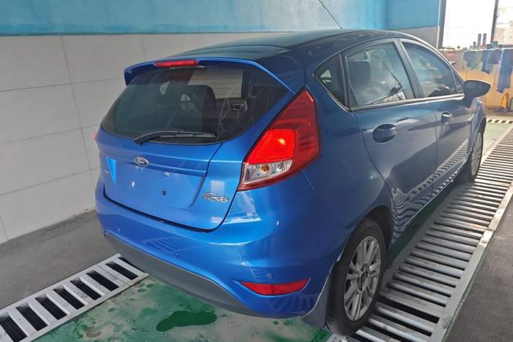 Used Ford Fiesta 2013 Hatchback 1.5L Automatic Fashion Edition Rear Right 45 Deg