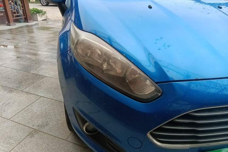 Used Ford Fiesta 2013 Hatchback 1.5L Automatic Fashion Edition Right Front Headlight