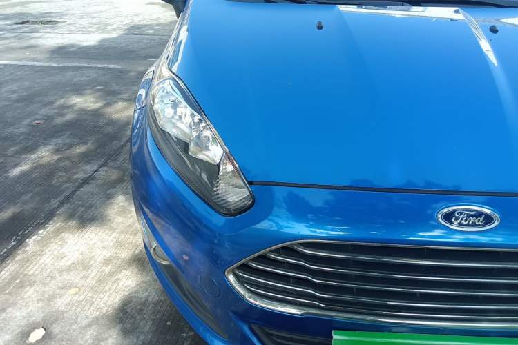 Used Ford Fiesta 2013 Hatchback 1.5L Automatic Fashion Edition Right Front Headlight