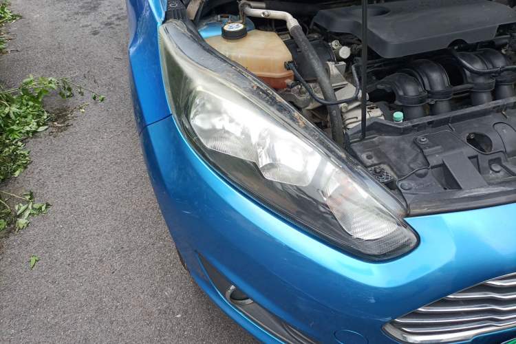 Used Ford Fiesta 2013 Hatchback 1.5L Automatic Fashion Edition Right Front Headlight