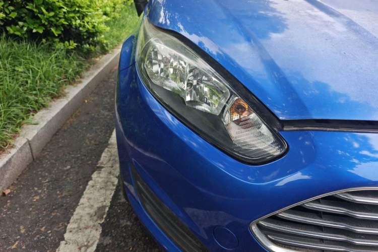 Used Ford Fiesta 2013 Sedan 1.5L Manual Fashion Edition Right Front Headlight