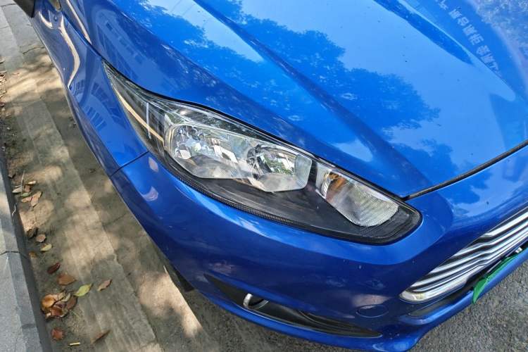 Used Ford Fiesta 2013 Hatchback 1.5L Automatic Fashion Edition Right Front Headlight
