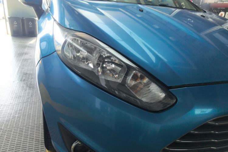 Used Ford Fiesta 2013 Hatchback 1.5L Automatic Fashion Edition Right Front Headlight