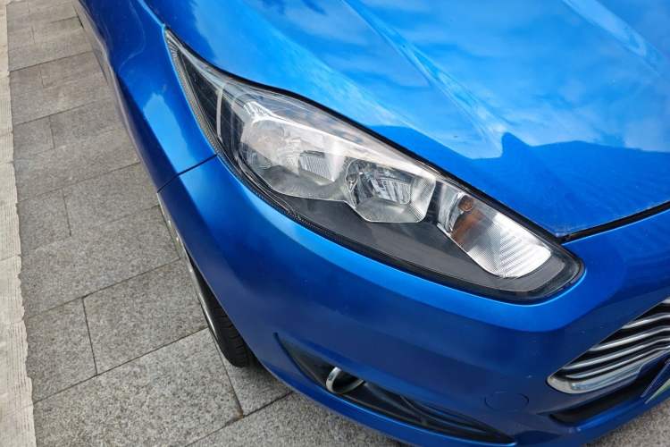 Used Ford Fiesta 2013 Sedan 1.5L Manual Fashion Edition Right Front Headlight