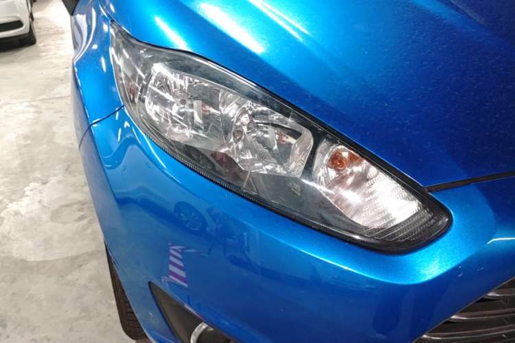 Used Ford Fiesta 2013 Hatchback 1.5L Automatic Fashion Edition Right Front Headlight