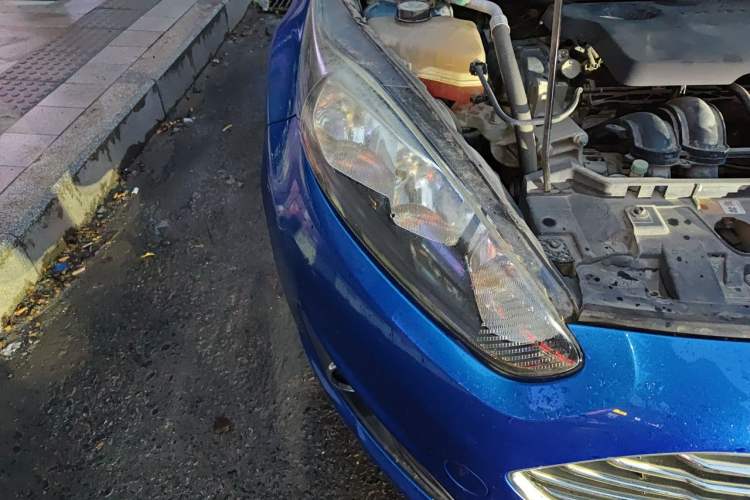 Used Ford Fiesta 2013 Hatchback 1.5L Automatic Fashion Edition Right Front Headlight