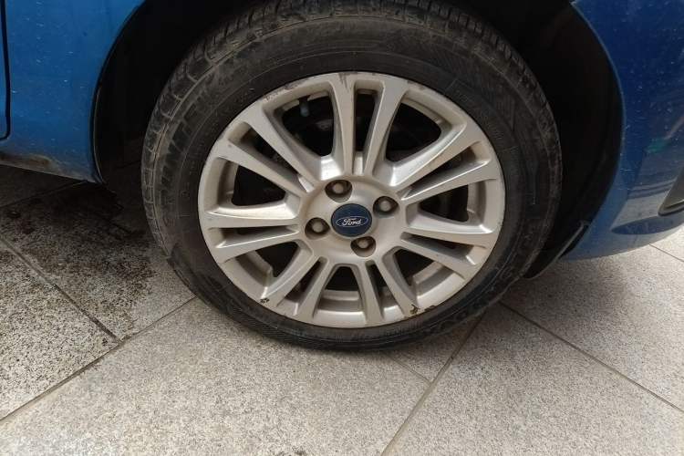 Used Ford Fiesta 2013 Hatchback 1.5L Automatic Fashion Edition Right Front Wheel Hub