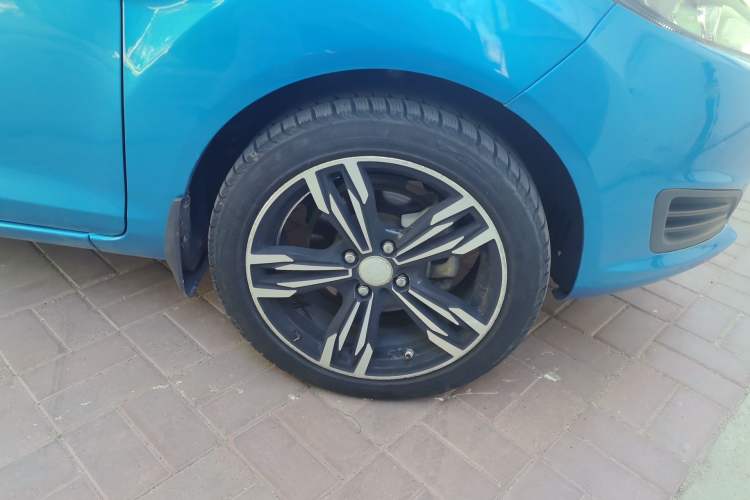 Used Ford Fiesta 2013 Sedan 1.5L Manual Fashion Edition Right Front Wheel Hub