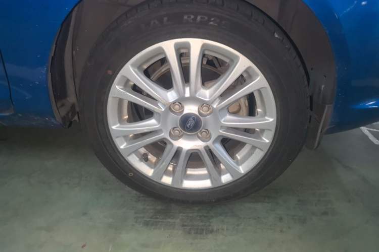 Used Ford Fiesta 2013 Hatchback 1.5L Automatic Fashion Edition Right Front Wheel Hub