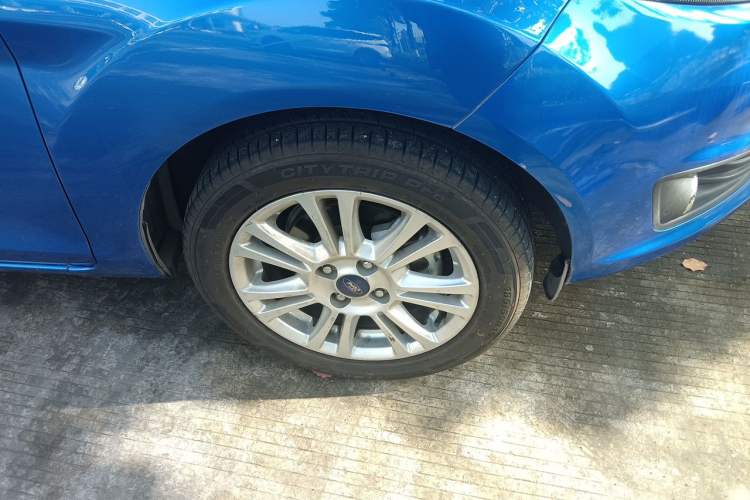 Used Ford Fiesta 2013 Hatchback 1.5L Automatic Fashion Edition Right Front Wheel Hub